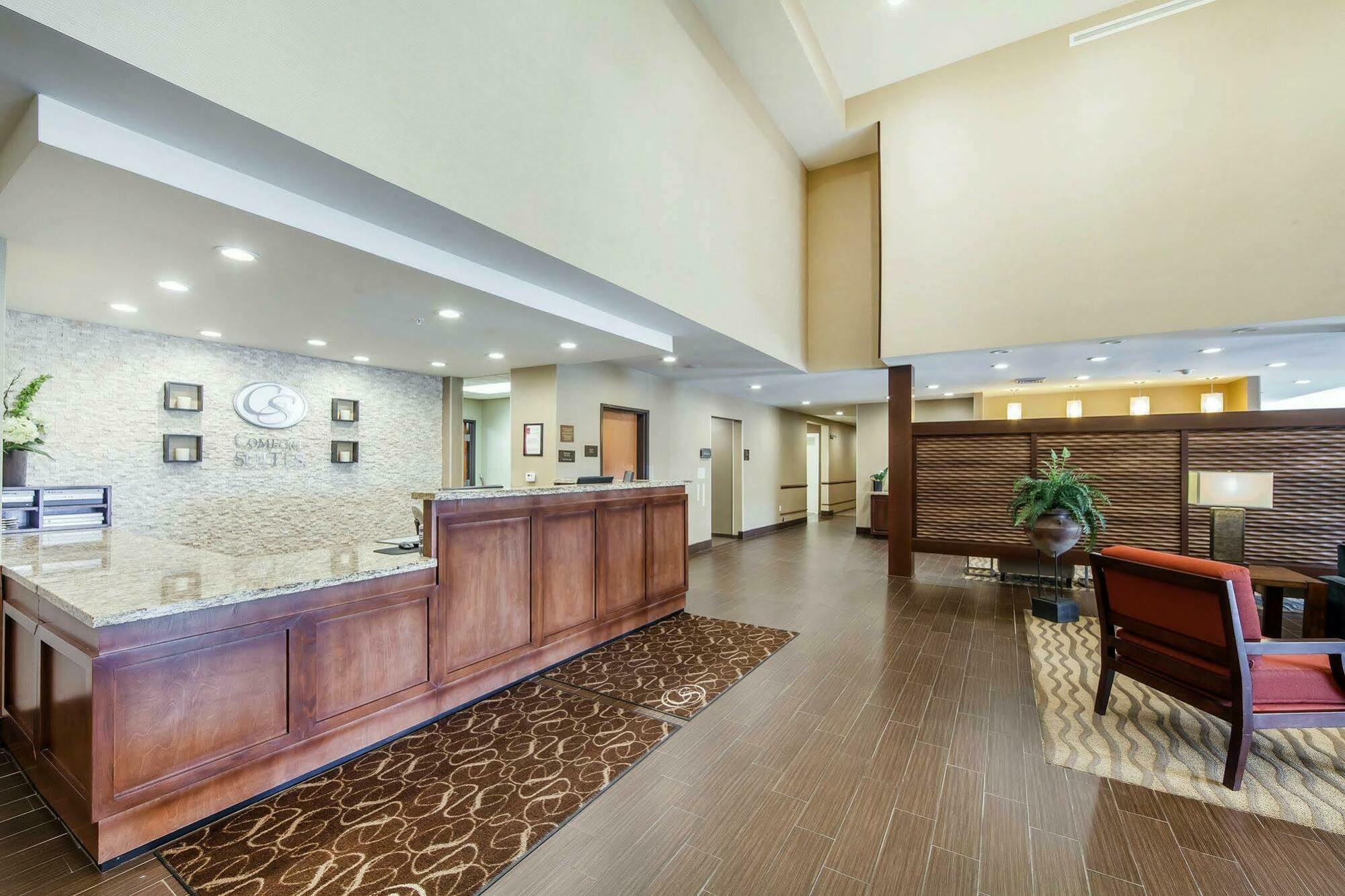 Comfort Suites Marietta-Parkersburg Экстерьер фото